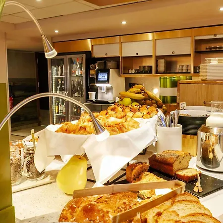 Отель Mercure Centre Cathedrale 4*